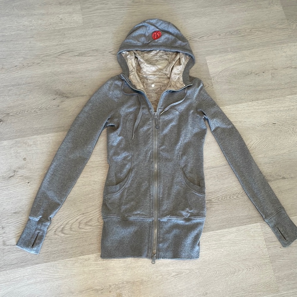 Gray long sleeve Lulu jacket